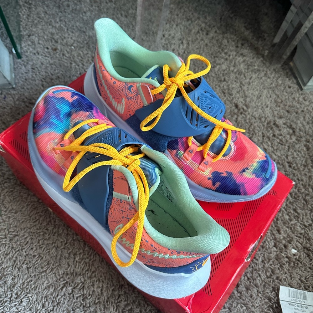 Kyrie low 3 - Picture 3 of 5